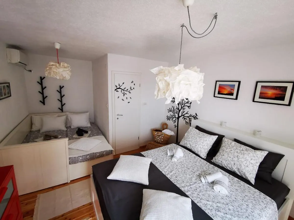 Apartment Miljenko I Dobrila Kastela